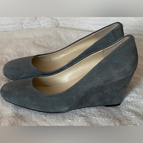 Isaac Mizrahi sz 7 Kendal lovely grey suede wedge heels for spring. VGUC - Picture 9 of 16